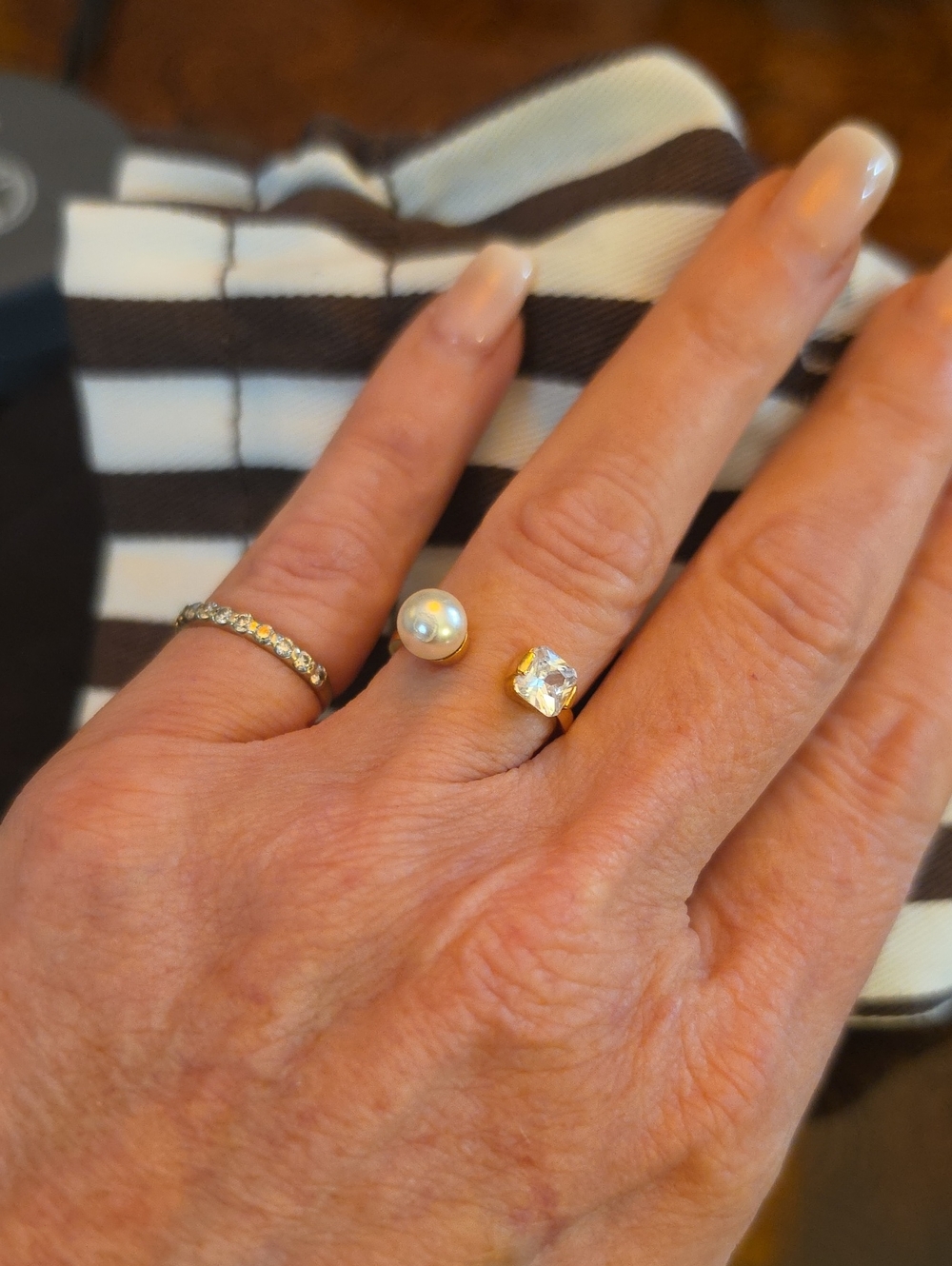 henri bendel Gold Open Adjustable Ring Pearl and Cubic Zirconia Stone 7 NWOT